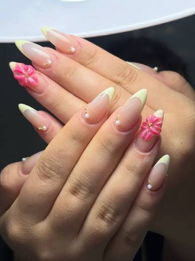 Aleyna Yıldırım Beauty — Pembe detaylar tırnak uygulaması